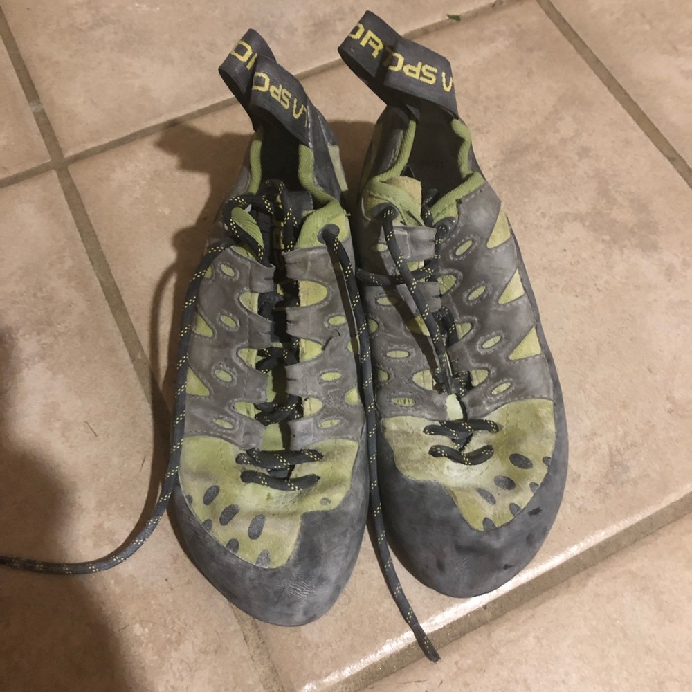 Gently used la sportiva tarantulas climbing shoes
